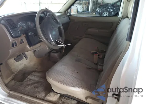 2000 Nissan Frontier Xe из США, поврежденный, VIN 1N6DD21S8YC323270